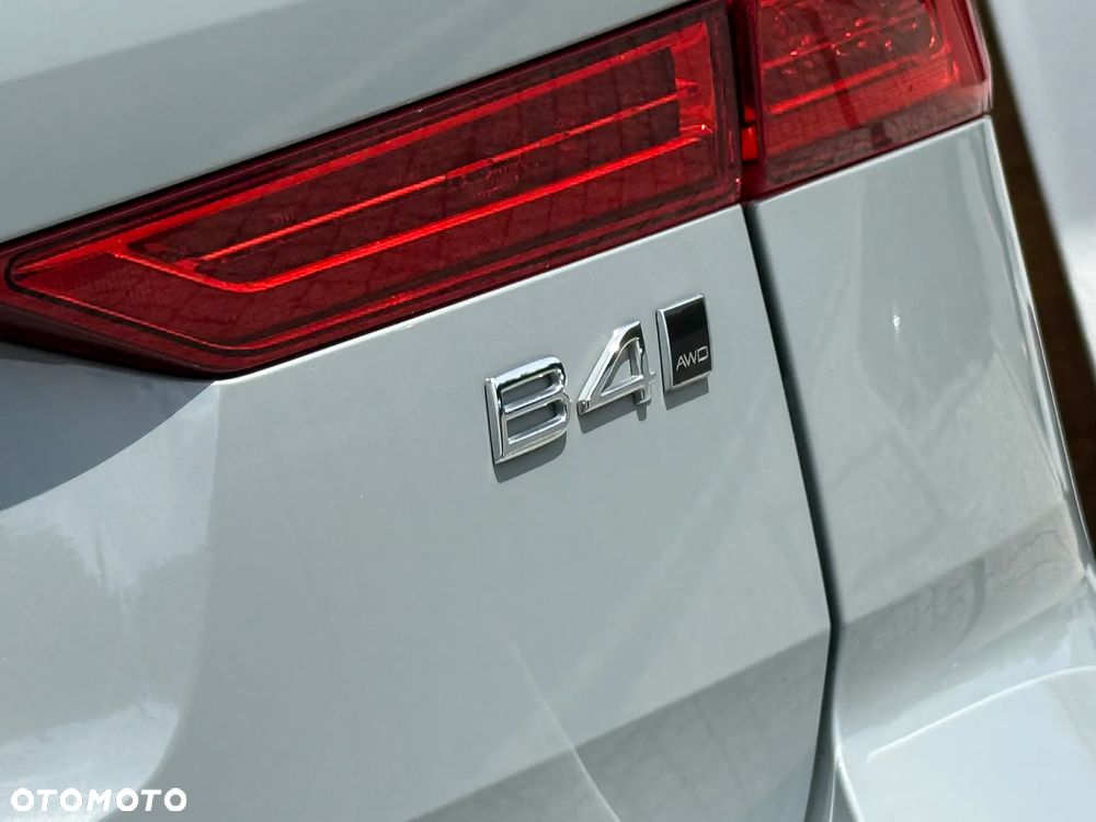 Volvo XC 60 B4 D AWD Plus Dark - 27