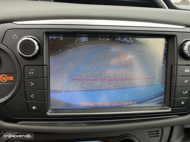 Toyota Yaris 1.5 HSD Comfort +P.Style+Navi - 4