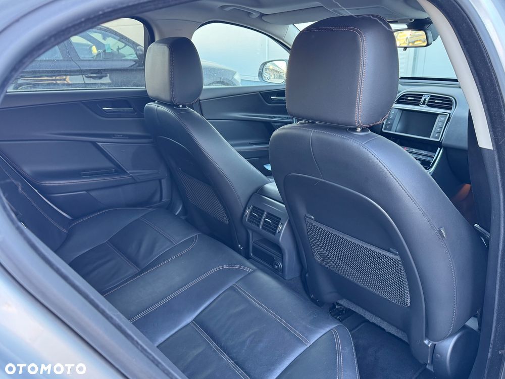 Jaguar XE E-Performance Pure - 8