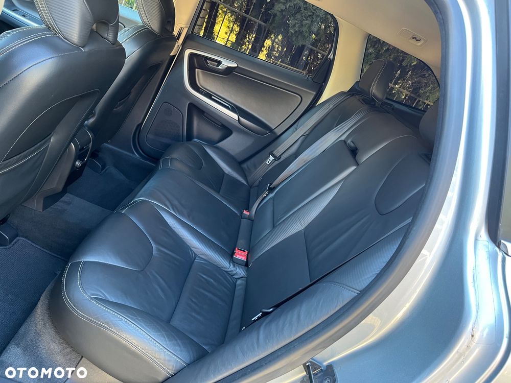 Volvo XC 60 2.4D AWD RDesign - 16