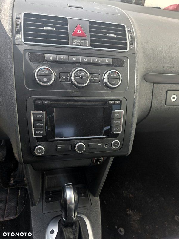 Volkswagen Touran 2.0 TDI DPF BlueMotion Technology DSG Cup - 11