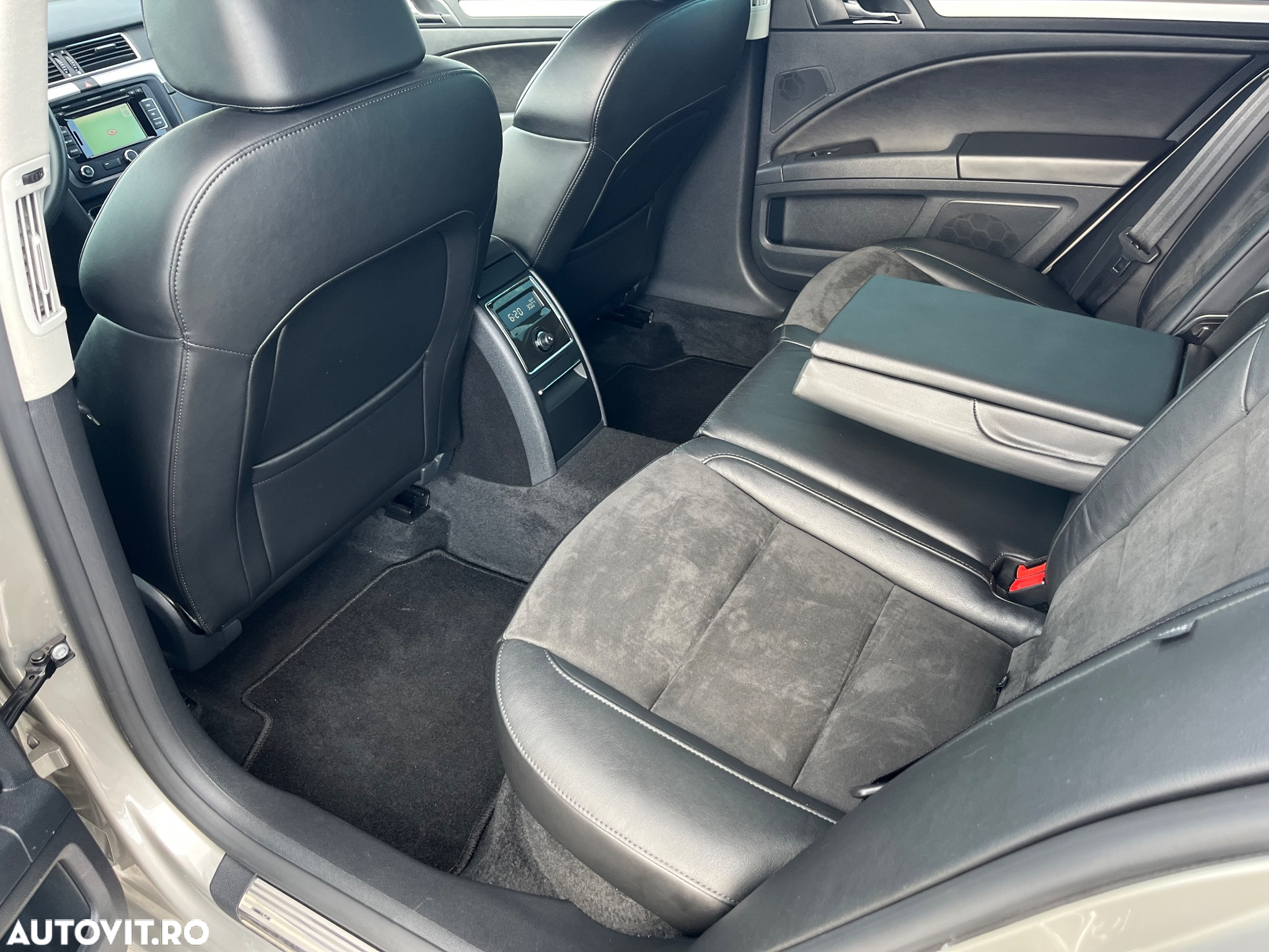 Skoda Superb 2.0 TDI 4x4 DSG Exclusive - 7