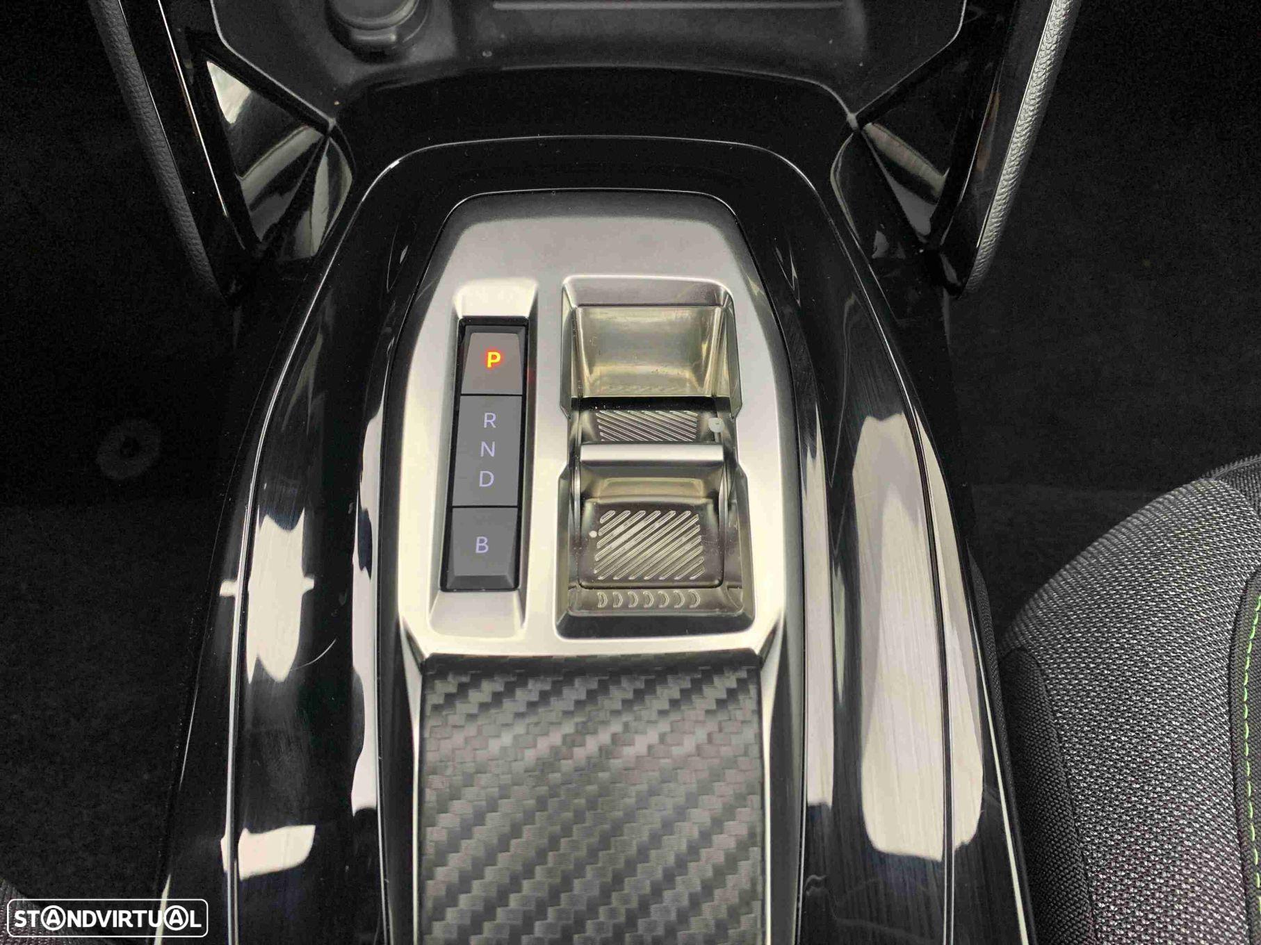 Peugeot e-2008 54 kWh Active - 4