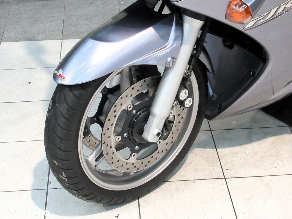 Yamaha FJR - 23