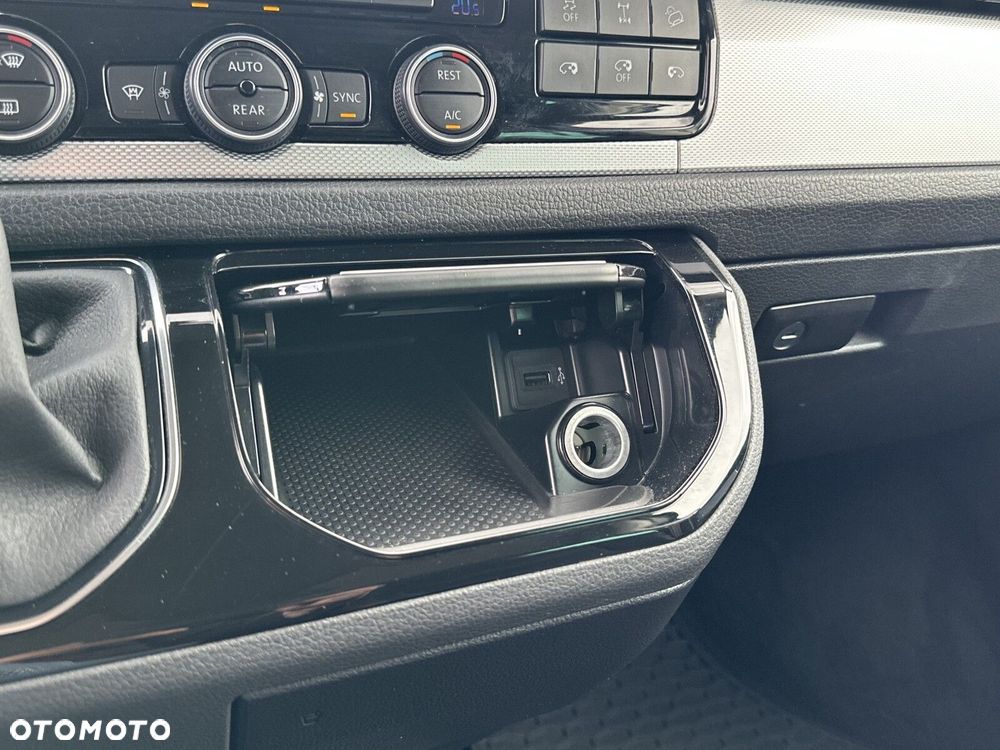 Volkswagen Multivan - 25