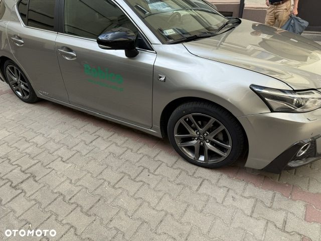 Lexus CT 200h F Sport Edition - 4