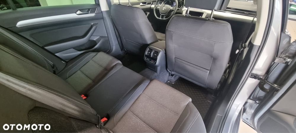 Volkswagen Passat - 5