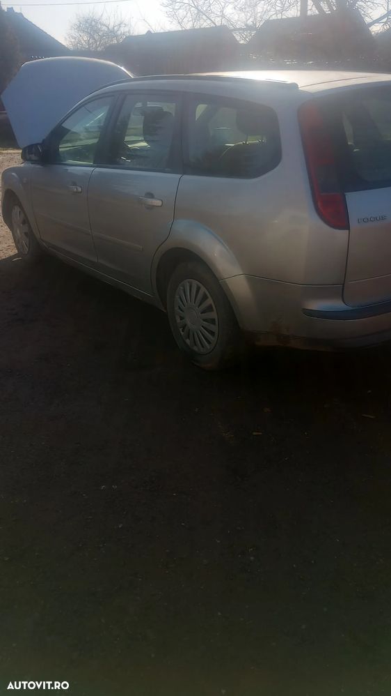 Ford Focus 1.6 TDCi DPF Ambiente - 13