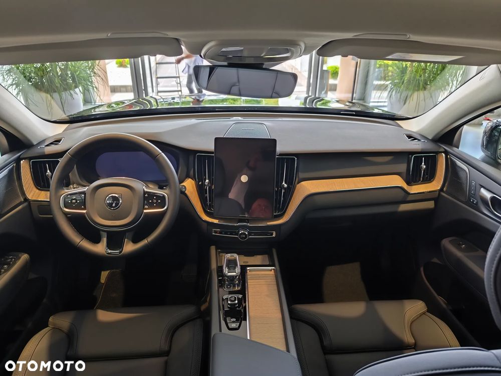 Volvo XC 60 B5 B AWD Ultimate Dark - 11