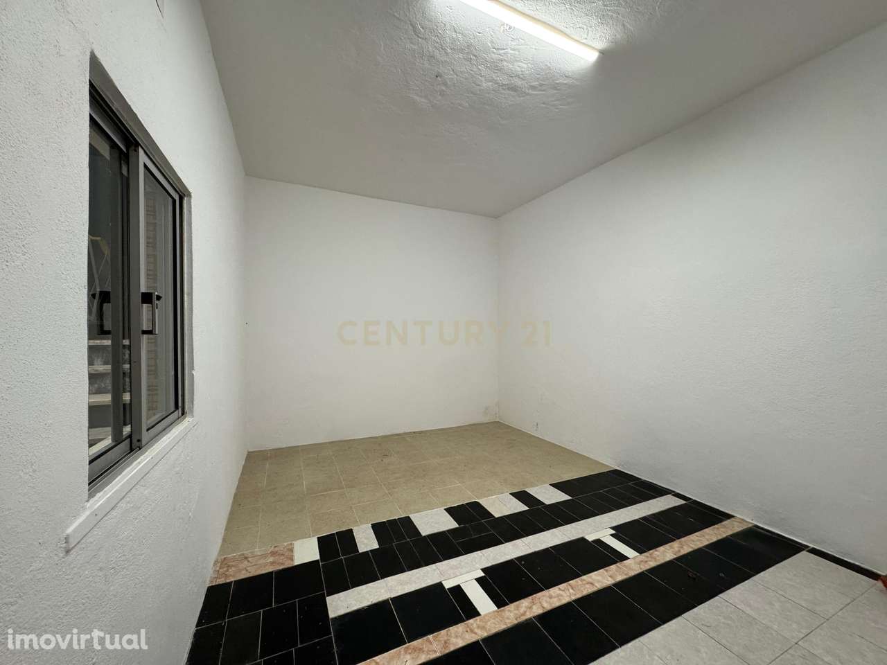 Anexo para arrumos ou armazém em São João da Talha. - Grande imagem: 5/7