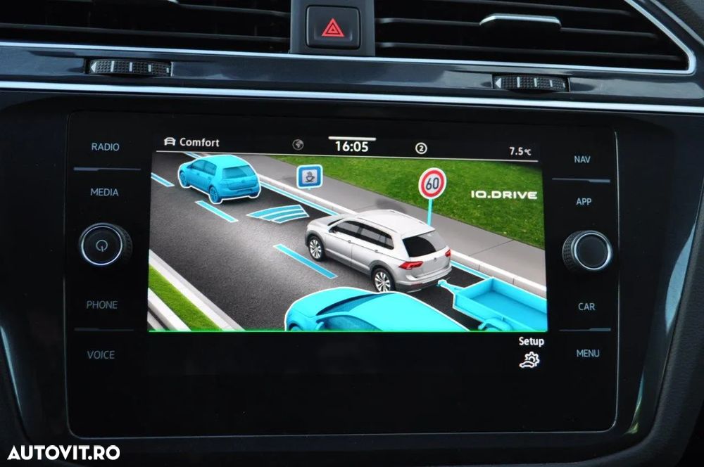 Volkswagen Tiguan 2.0 TDI SCR 4MOTION DSG R-Line - 36