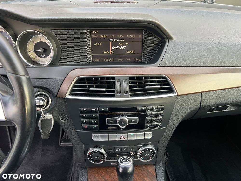 Mercedes-Benz Klasa C 220 CDI DPF Automatik BlueEFFICIENCY Elegance - 26