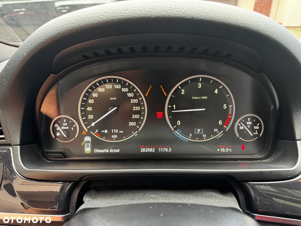 BMW Seria 5 520d xDrive - 15