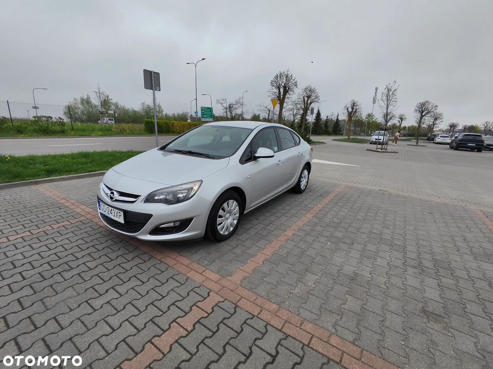 Opel Astra IV 1.4 T Executive - 1