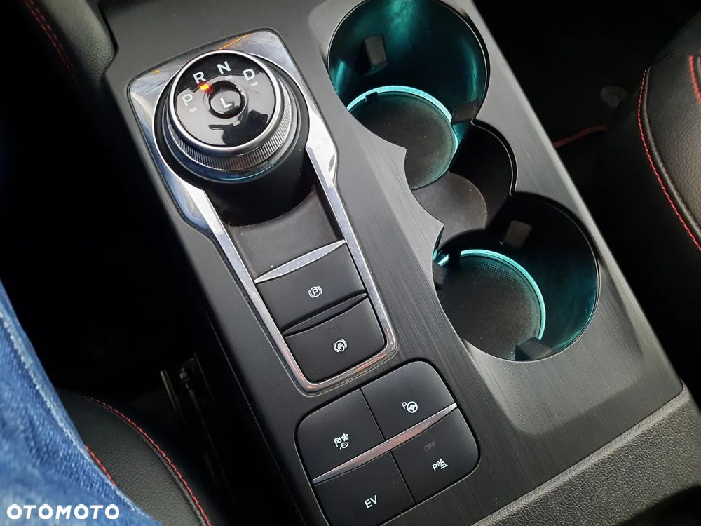 Ford Kuga 2.5 Duratec PHEV ST-LINE - 38