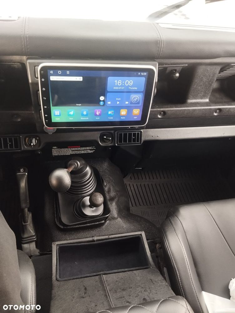 Land Rover Defender - 9