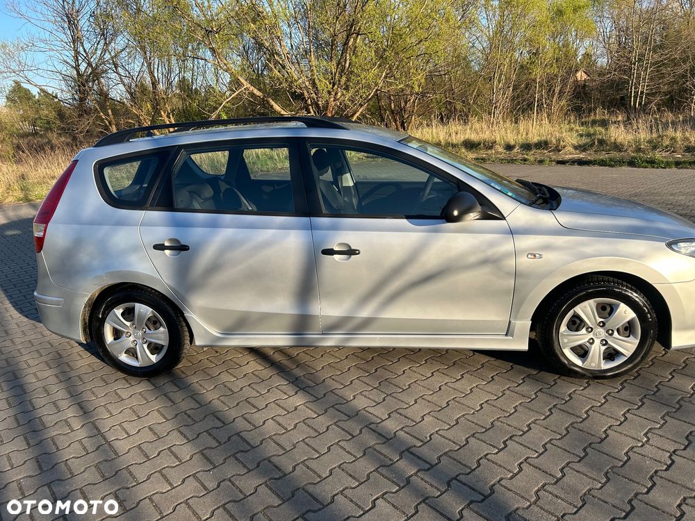 Hyundai i30 i30cw 1.6 CRDi FIFA WM Edition - 6