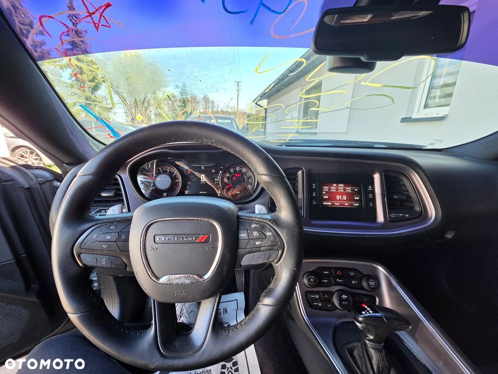 Dodge Challenger - 12