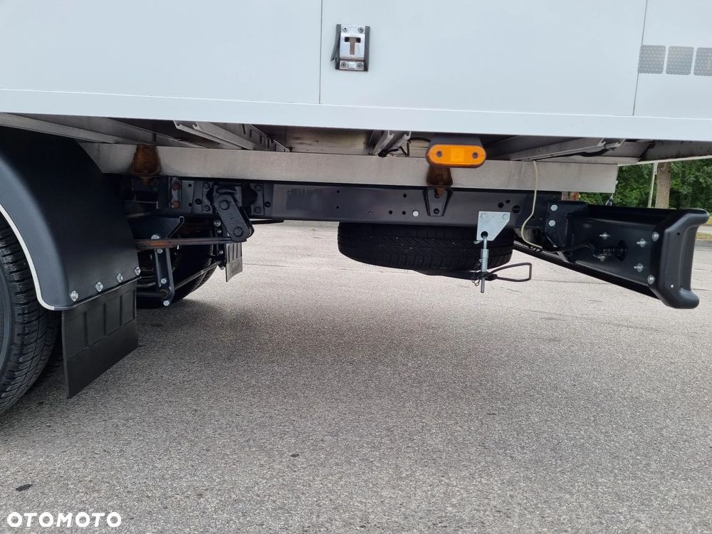 Iveco Daily 35C15 3.0 HPi 150KM 8-Palet Kontener dł 4.57 - 15