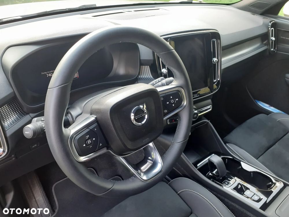 Volvo XC 40 B3 Plus Dark - 15