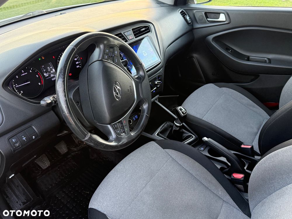 Hyundai i20 - 13