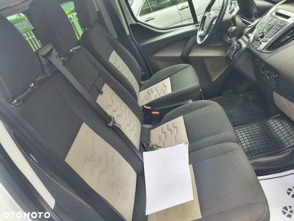 Ford Tourneo Custom - 21