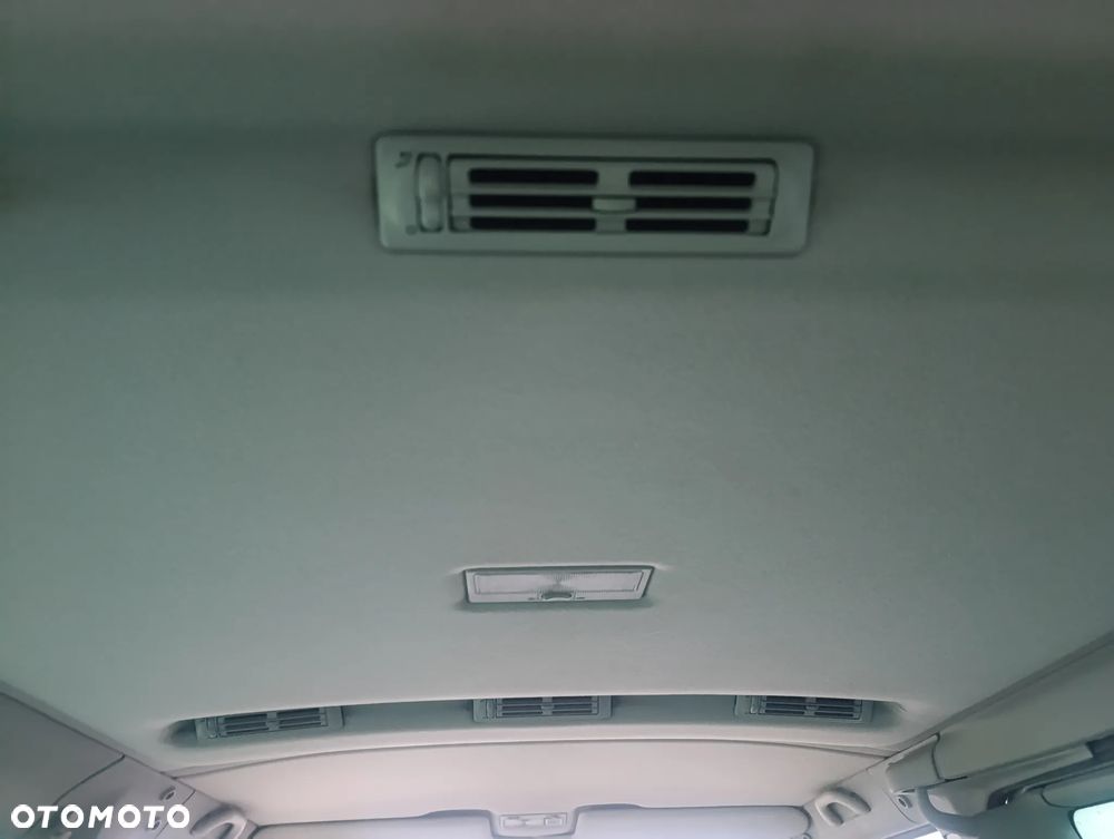 Volkswagen Multivan - 16