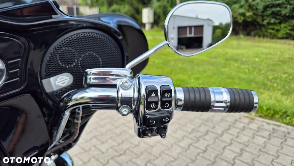 Harley-Davidson CVO Street Glide - 16