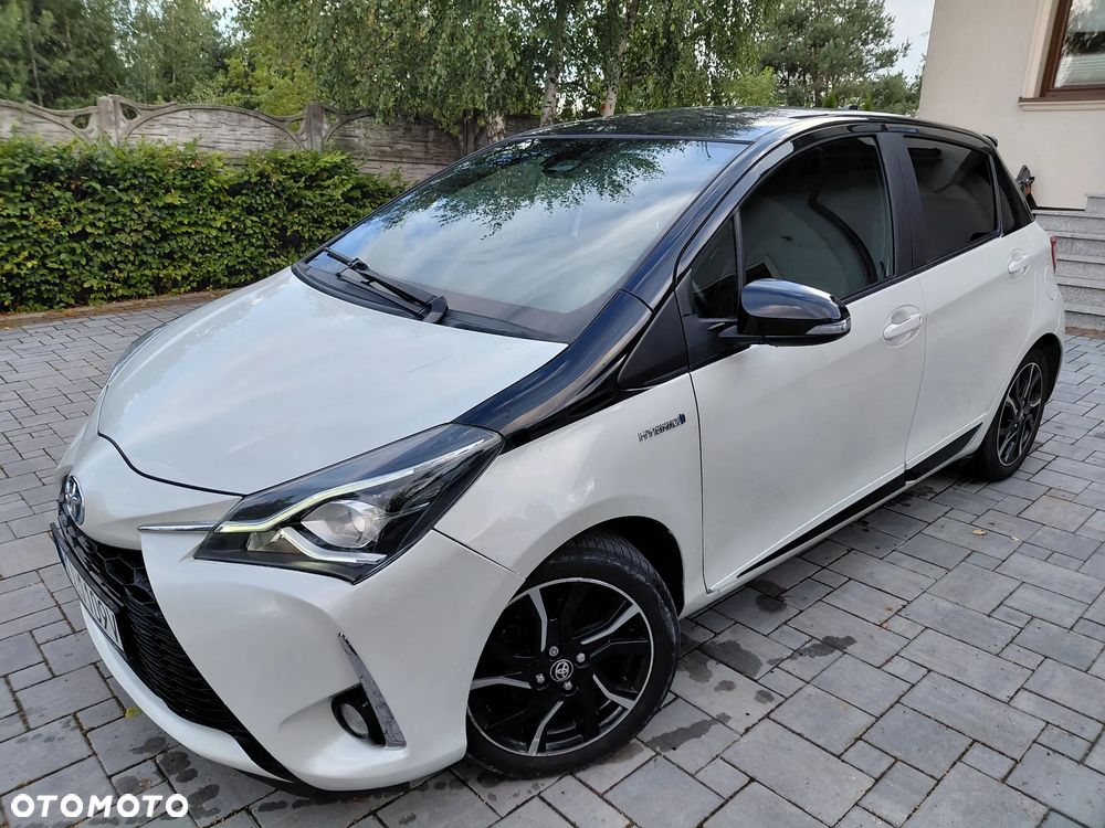 Toyota Yaris Hybrid 100 Premium - 2