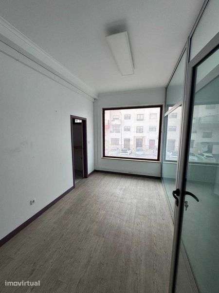 Espaço Comercial para Arrendar - Grande imagem: 2/5