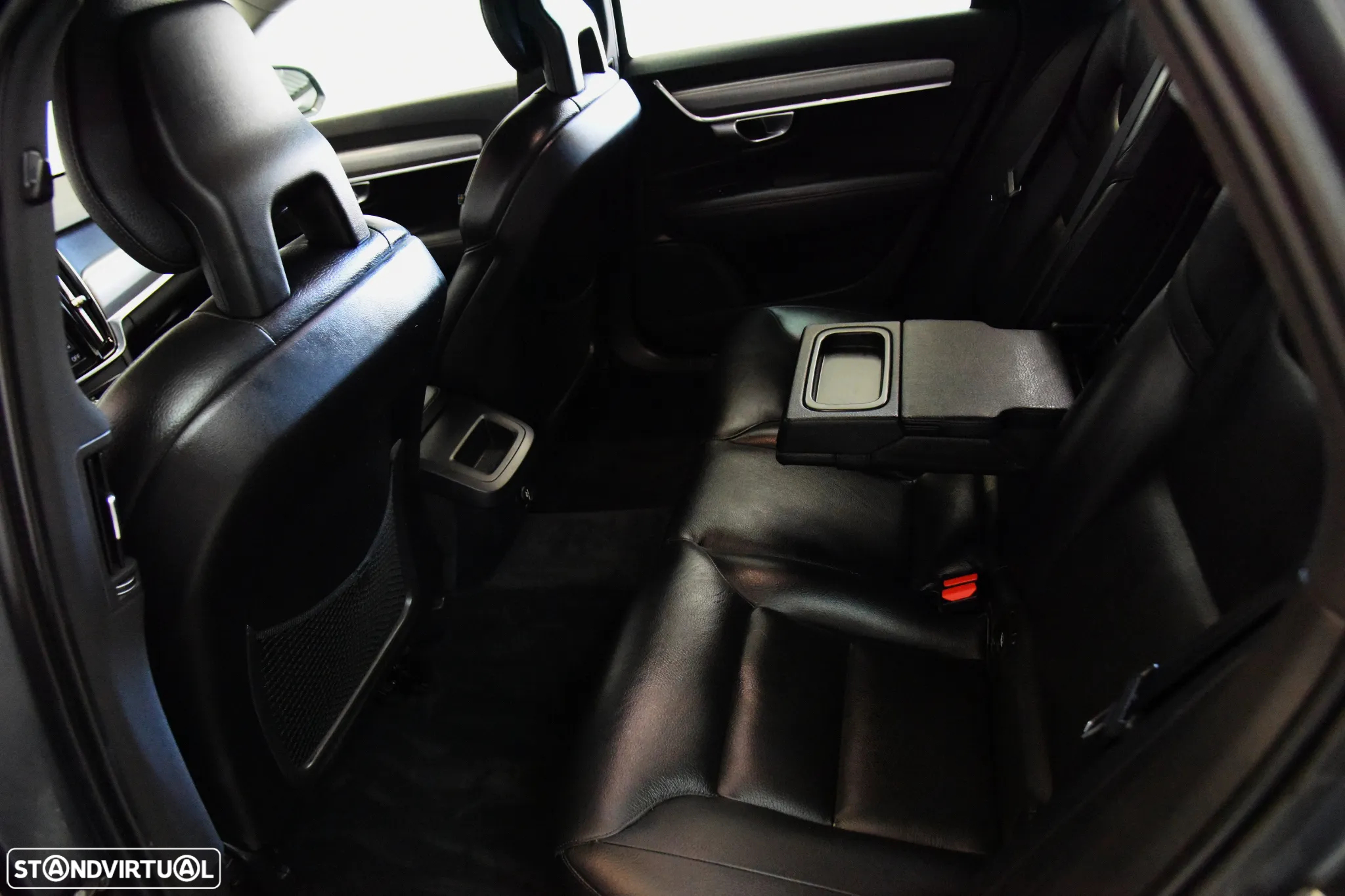 Volvo V90 2.0 D4 Momentum Geartronic - 22