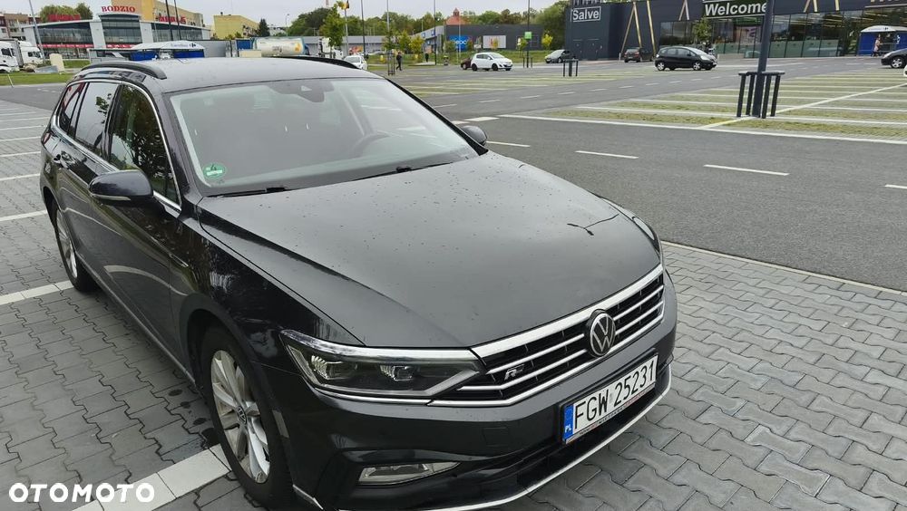 Volkswagen Passat - 1