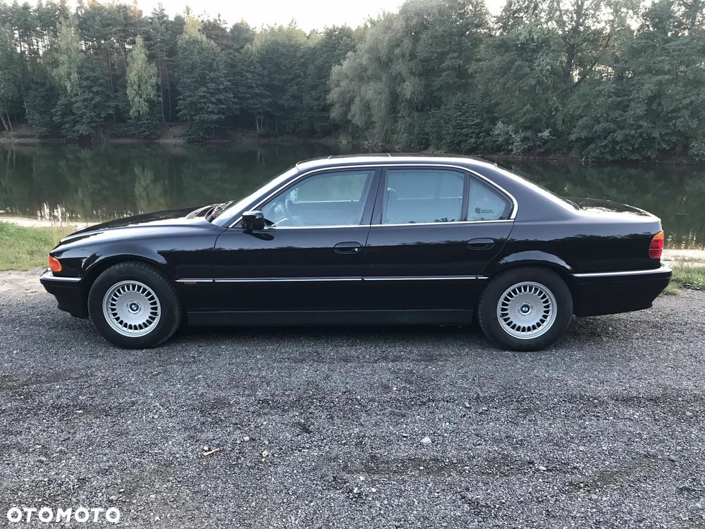 BMW Seria 7 750i - 4