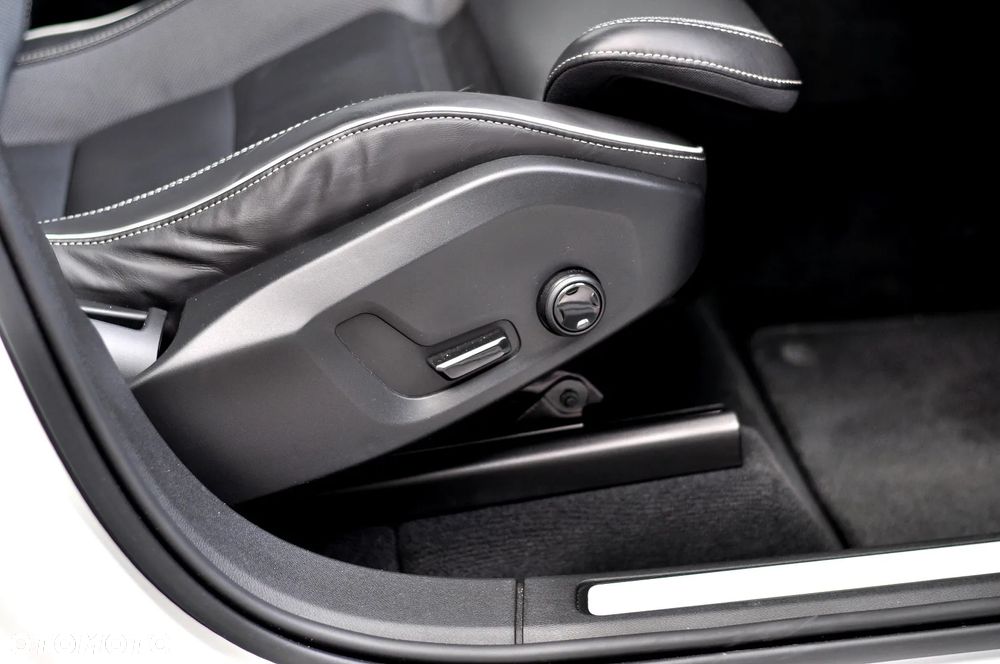 Volvo XC 60 B4 D AWD Ultimate Dark - 34