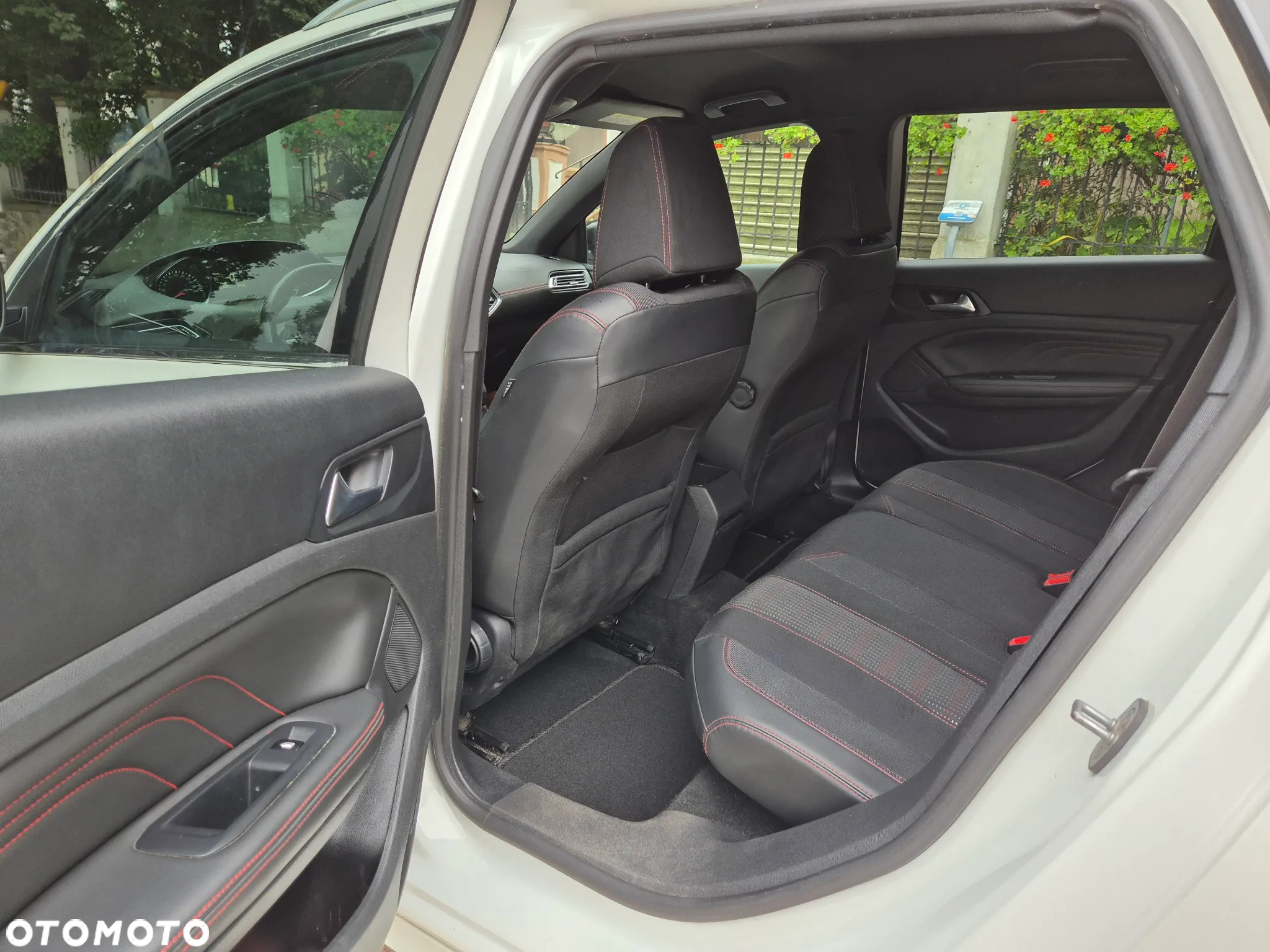 Peugeot 308 SW 1.2 PureTech Allure S&S - 30