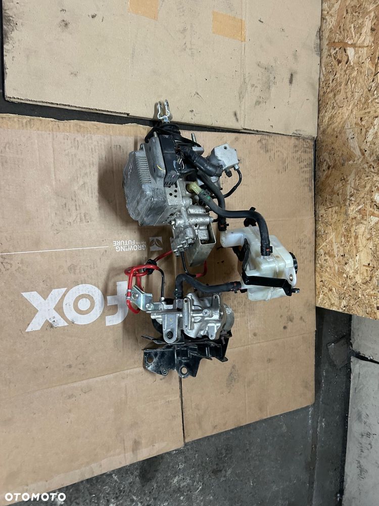 Toyota Yaris III lift hybryda pompa hamulcowa 47210-52480 - 1