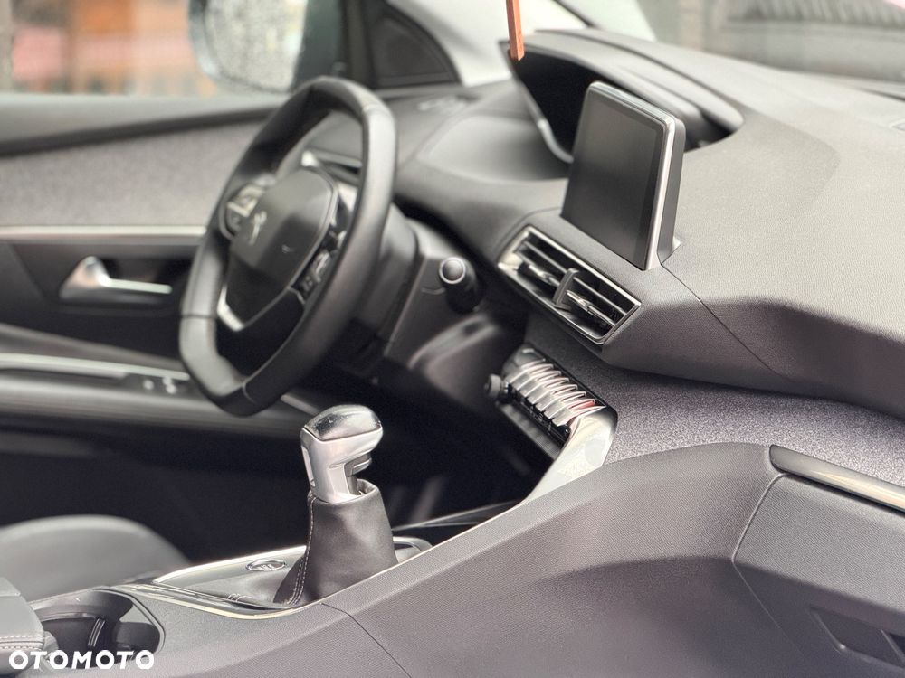 Peugeot 3008 1.2 PureTech Allure S&S - 26