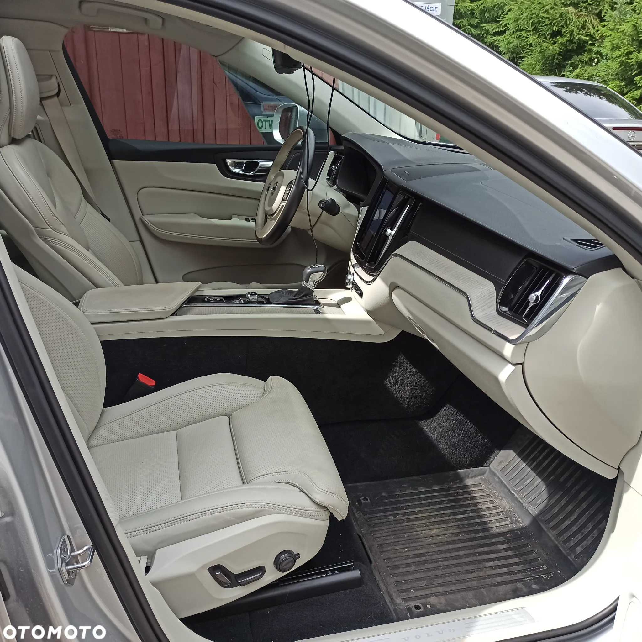 Volvo XC 60 T5 AWD R-Design - 10