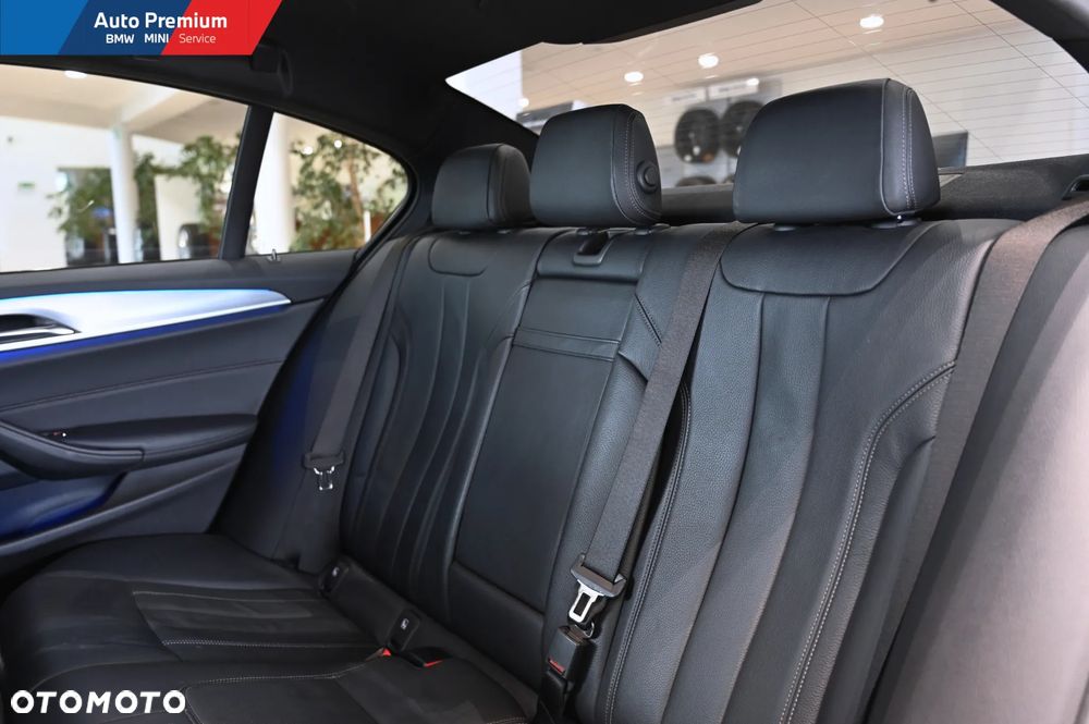 BMW Seria 5 540i xDrive - 17