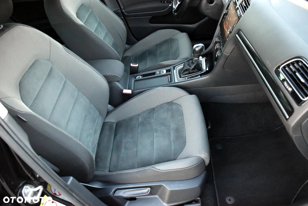 Volkswagen Golf - 22