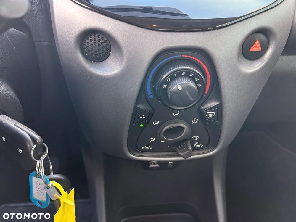 Toyota Aygo x.shift x-play connect - 22