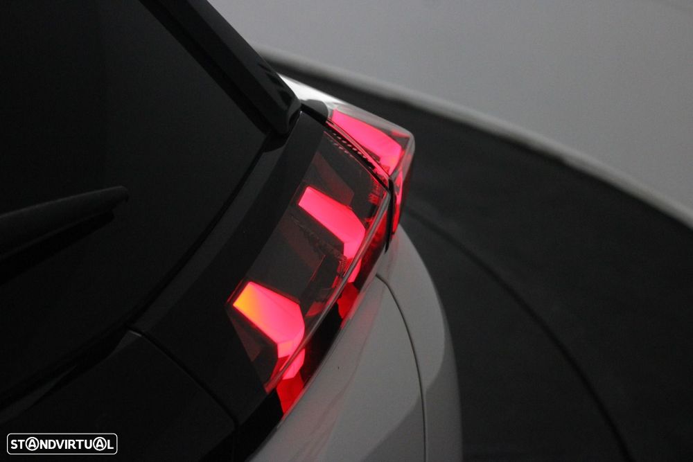 Peugeot e-2008 50 kWh GT - 37