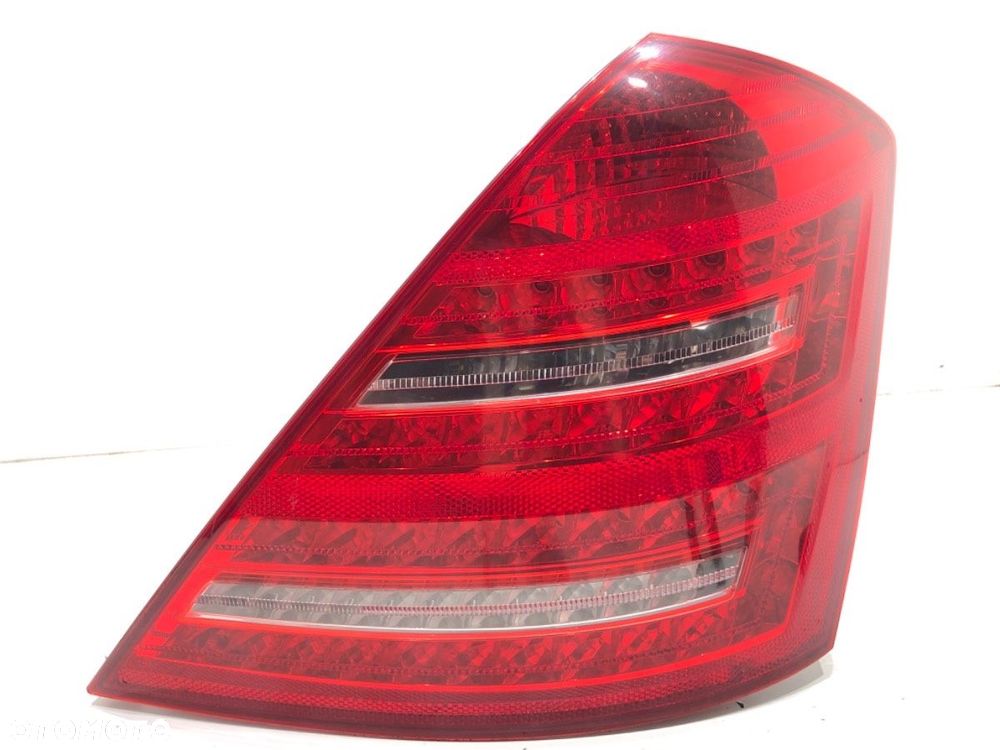 LAMPA PRAWY TYŁ  MERCEDES-BENZ KLASA S (W221) 2005 - 2013 S 400 Hybrid 220 kW [299 KM] Hybryda - 1