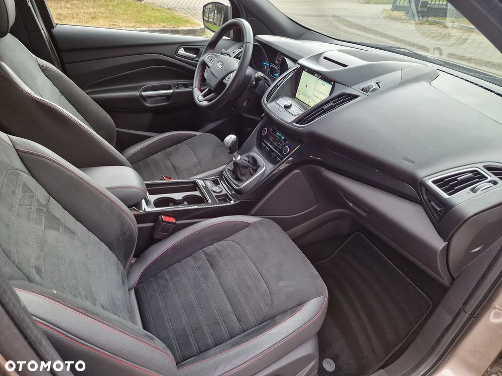 Ford Kuga 2.0 TDCi 2x4 ST-Line - 4