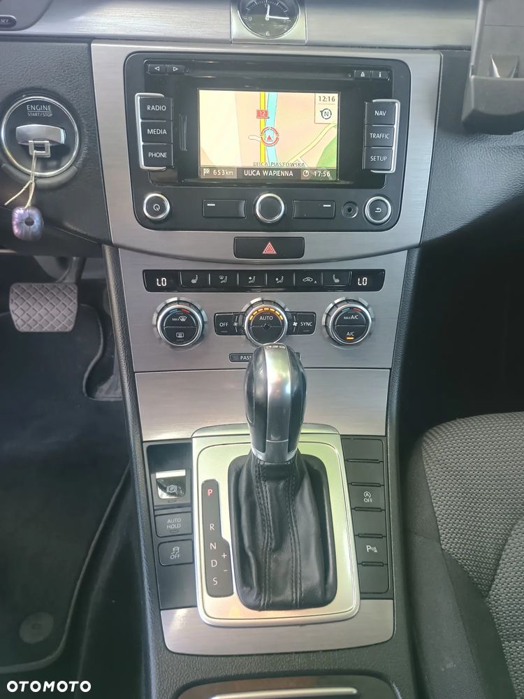Volkswagen Passat 2.0 TDI DSG Comfortline - 14