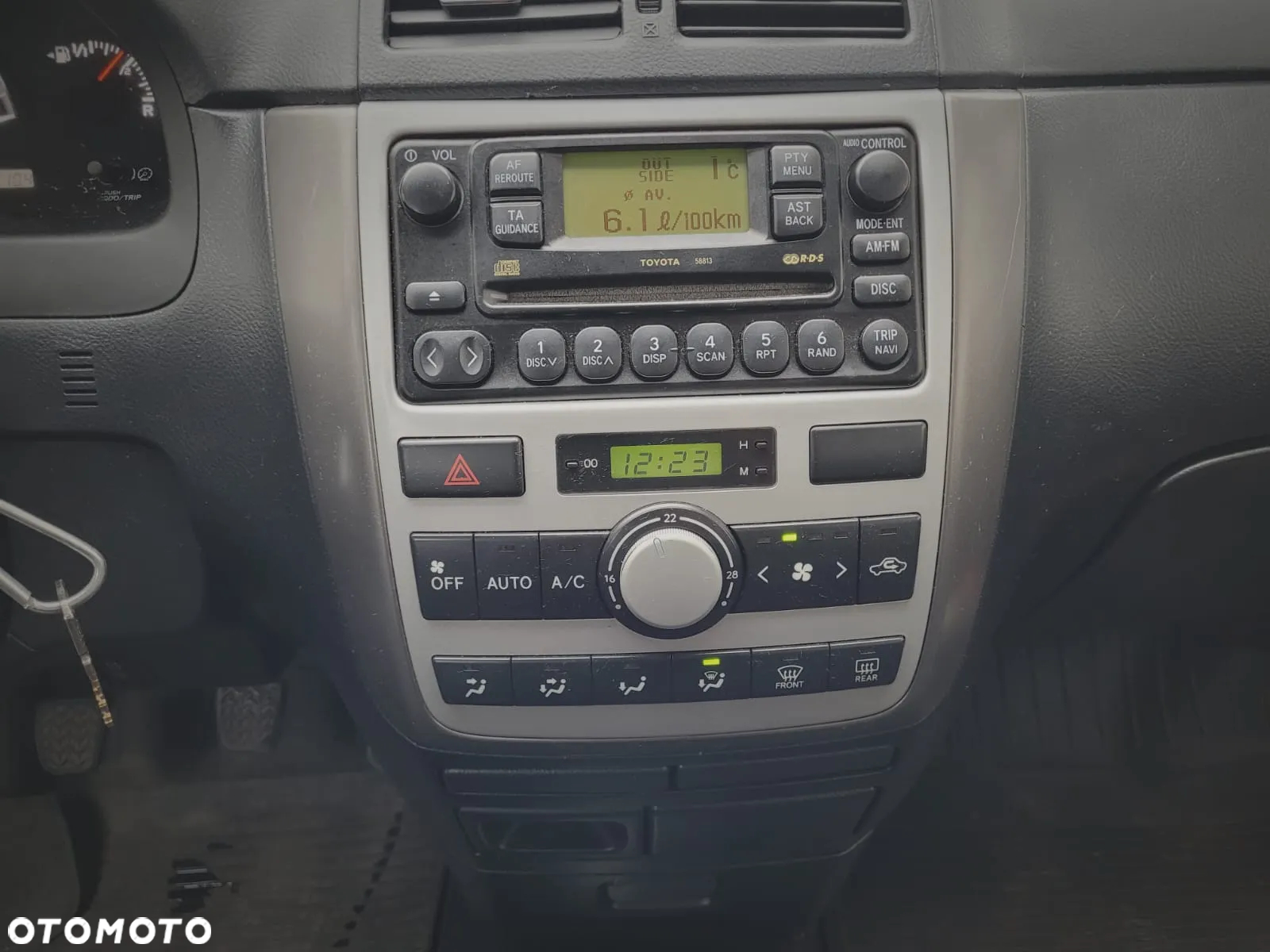 Toyota Avensis Verso 2.0 D-4D - 7