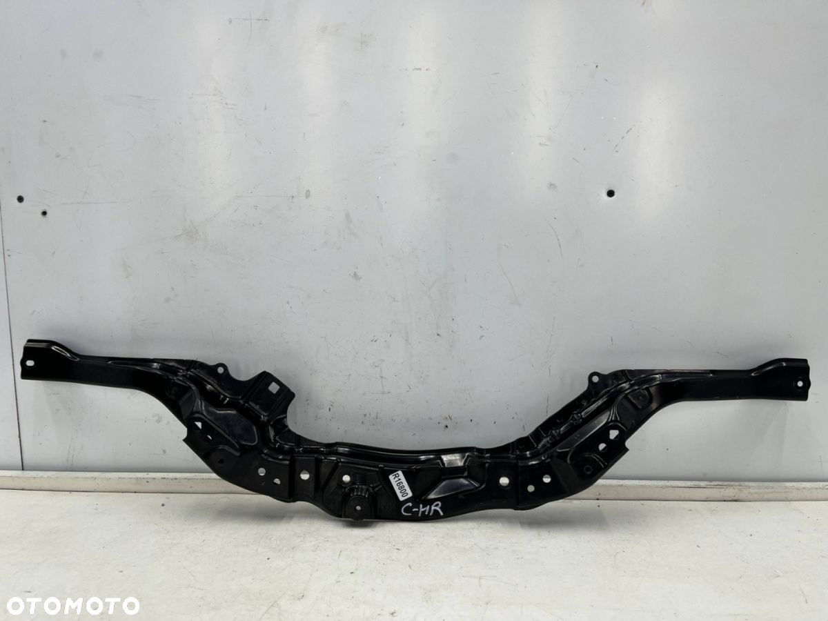 Pas przedni Toyota C-HR I CHR 16-23r. górne wzmocnienie pasa wspornik oryginalne - 1