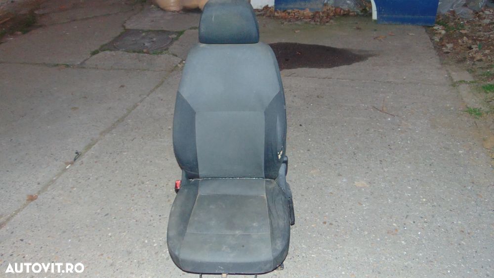 Scaun stanga fata,cu airbag,fara incalzire Skoda Rapid an 2012-2017 - 1