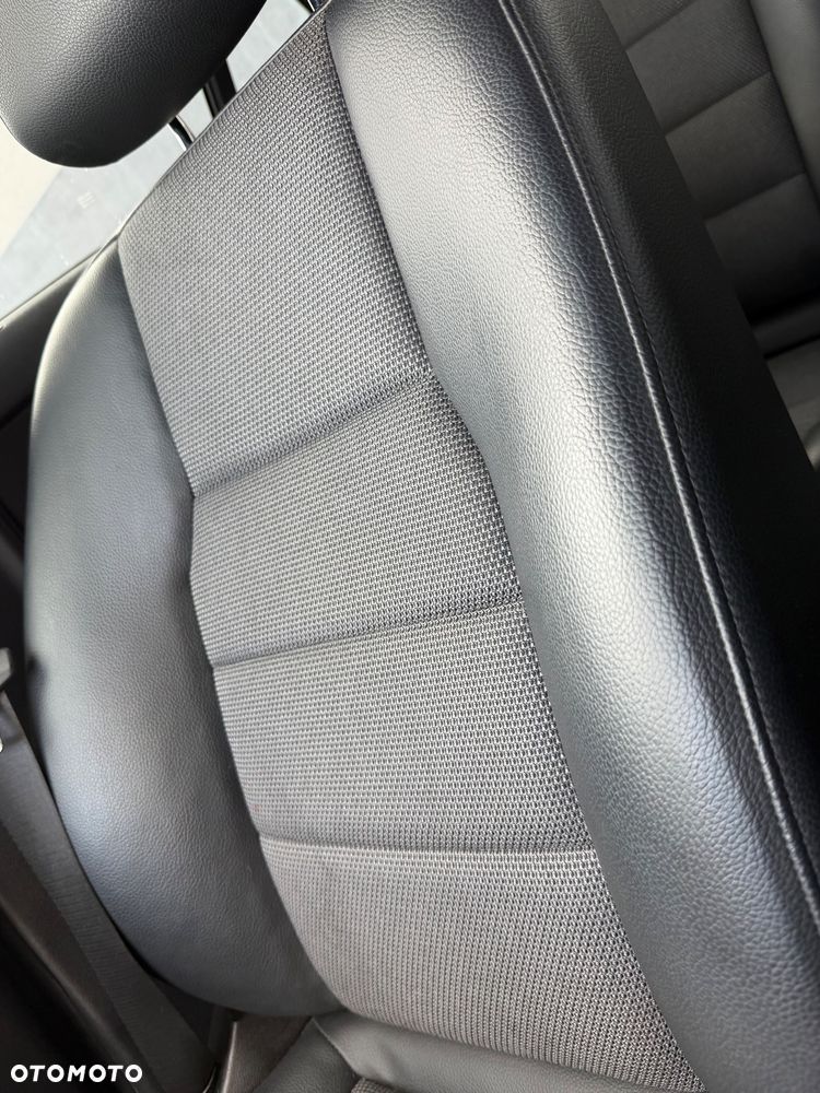 Mercedes-Benz Klasa C 180 BlueEFFICIENCY 7G-TRONIC Avantgarde - 28