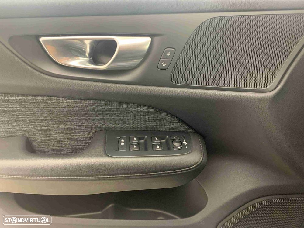 Volvo V60 2.0 B4 Essential Auto - 11